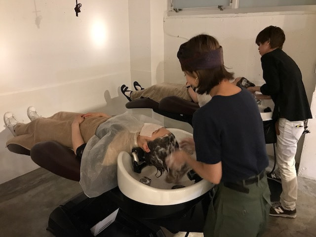 シャンプー練習中の２人